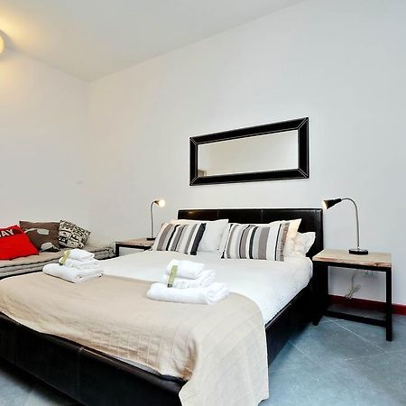 Cozy Apartment Fabia 300 Mt From Colosseum ภายนอก รูปภาพ