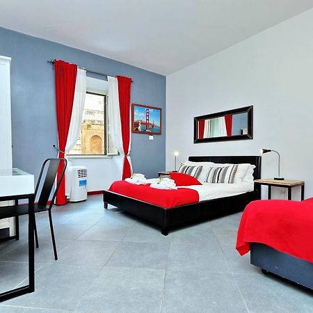Cozy Apartment Fabia 300 Mt From Colosseum ภายนอก รูปภาพ