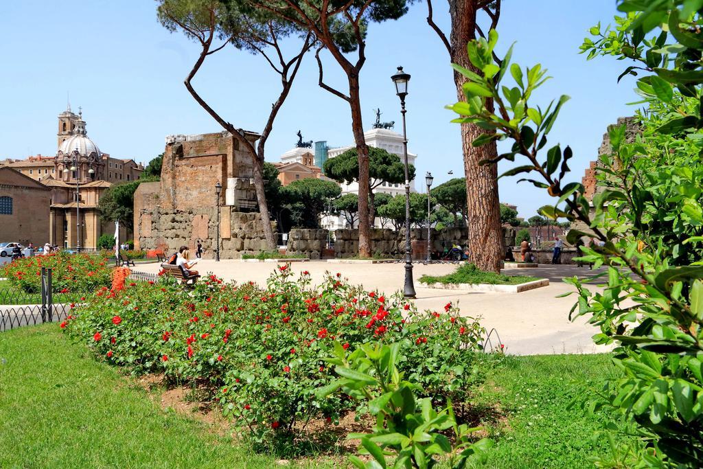 Cozy Apartment Fabia 300 Mt From Colosseum ภายนอก รูปภาพ