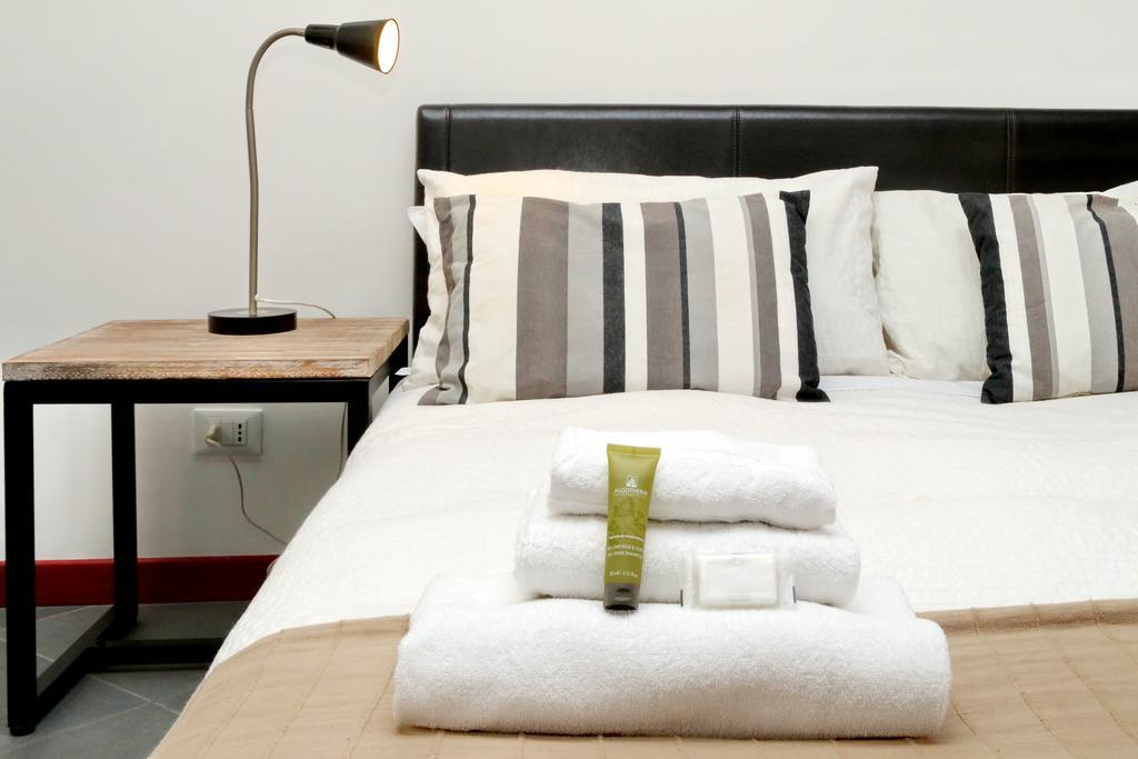 Cozy Apartment Fabia 300 Mt From Colosseum ภายนอก รูปภาพ