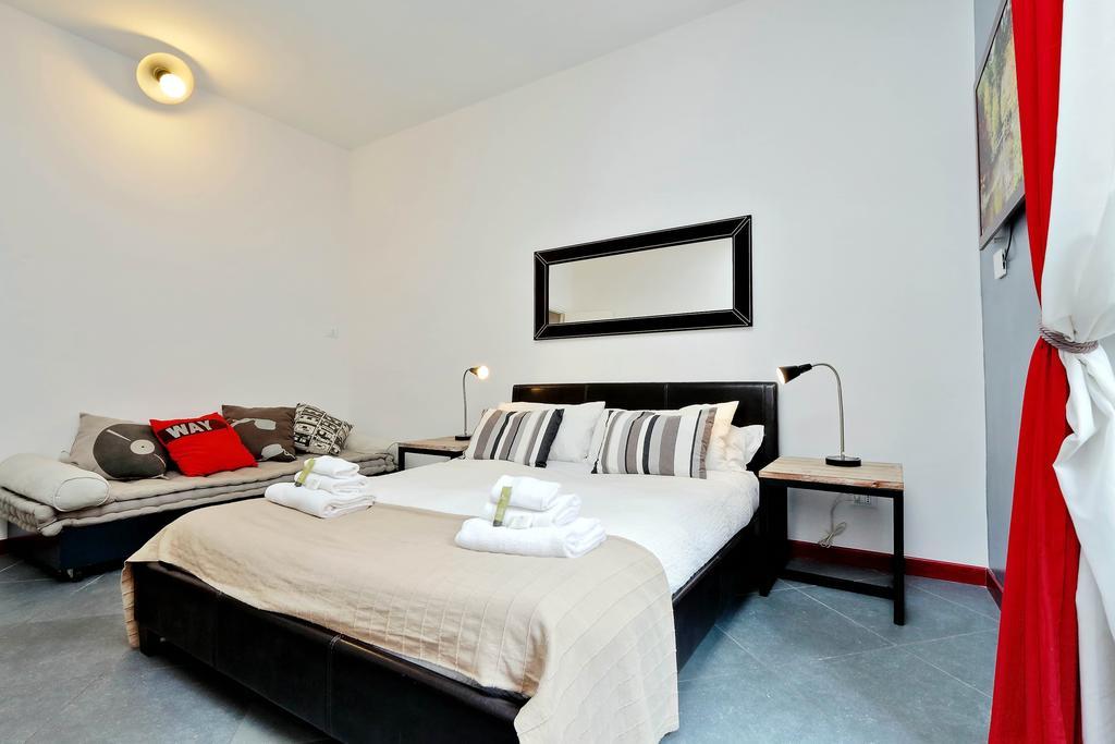 Cozy Apartment Fabia 300 Mt From Colosseum ภายนอก รูปภาพ
