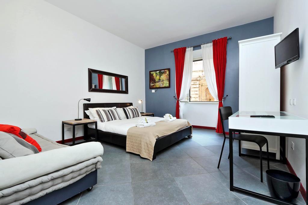 Cozy Apartment Fabia 300 Mt From Colosseum ภายนอก รูปภาพ