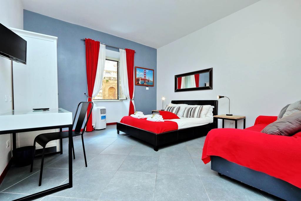 Cozy Apartment Fabia 300 Mt From Colosseum ภายนอก รูปภาพ