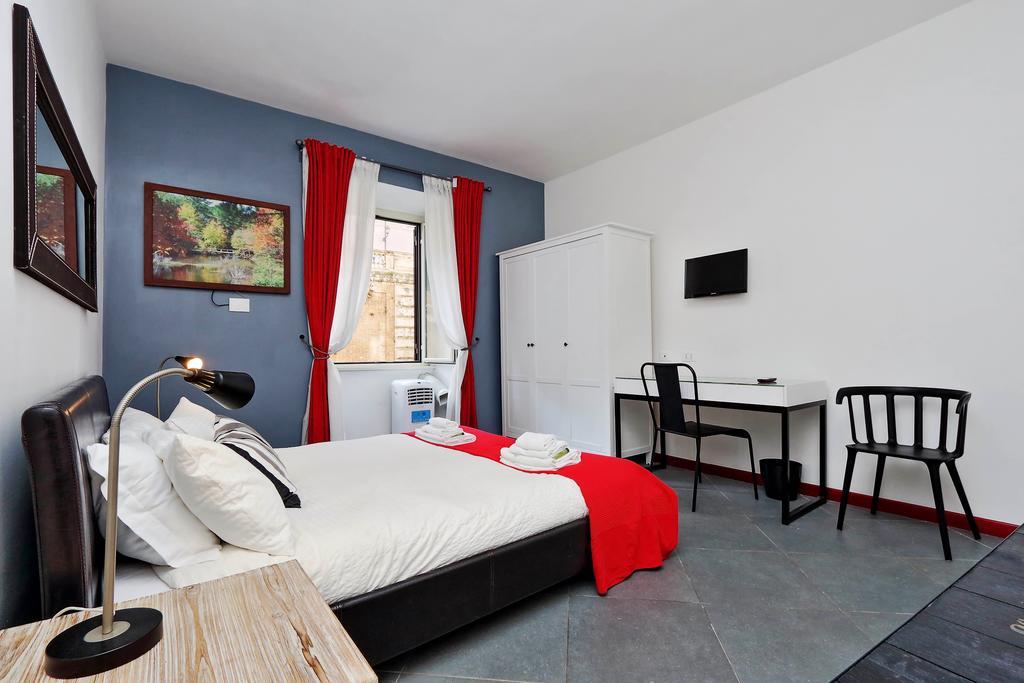 Cozy Apartment Fabia 300 Mt From Colosseum ภายนอก รูปภาพ