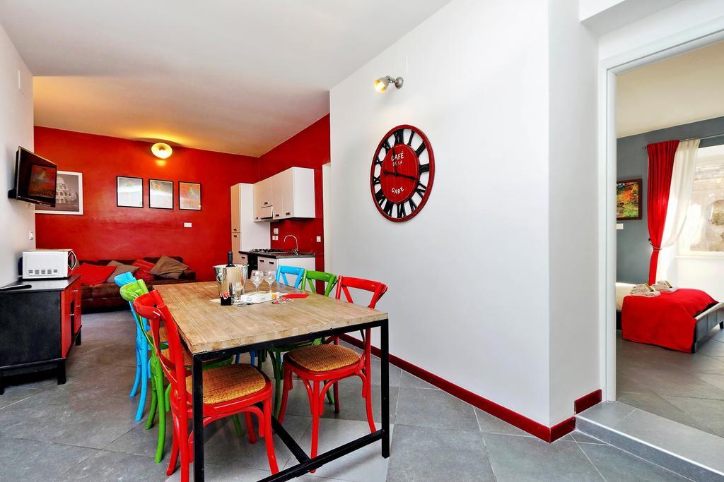 Cozy Apartment Fabia 300 Mt From Colosseum ภายนอก รูปภาพ