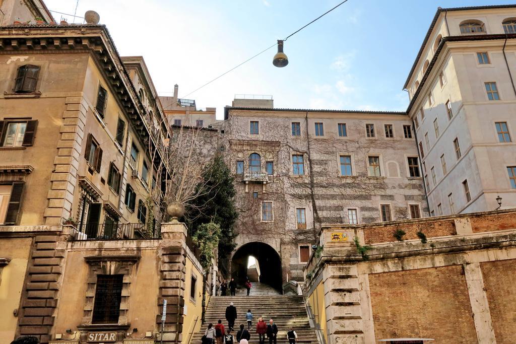 Cozy Apartment Fabia 300 Mt From Colosseum ภายนอก รูปภาพ