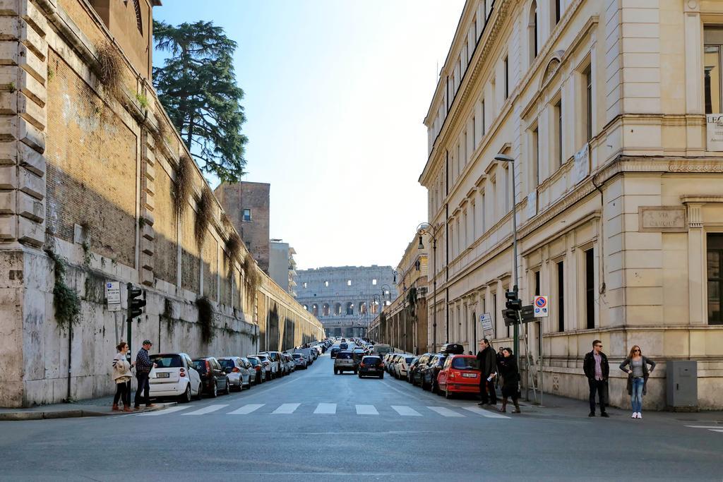 Cozy Apartment Fabia 300 Mt From Colosseum ภายนอก รูปภาพ